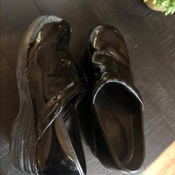 Clogs - Picture 2 of 4